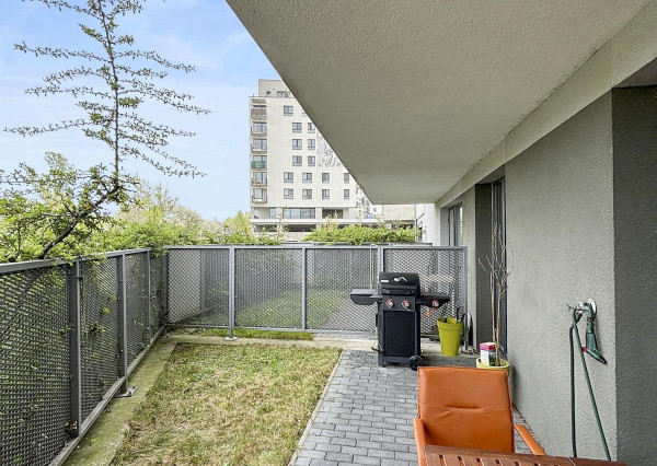 FRANK ZICHER - Prenajímame veľký 2 izbový byt so záhradkou (23 m2) a parkovacím státím v Dúbravke, Pri Hrubej Lúke