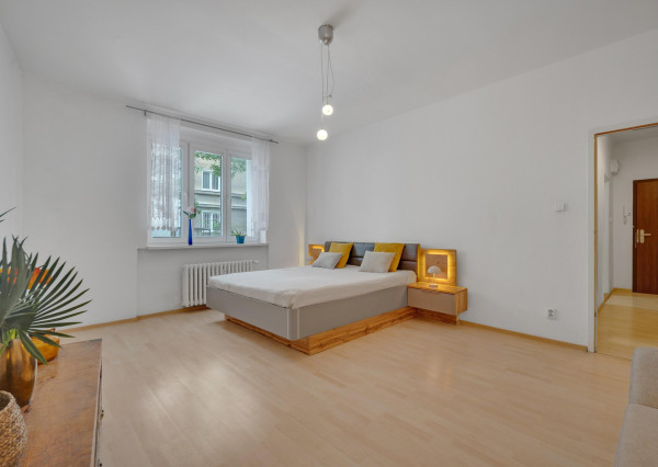 FRANK ZICHER – Predávame 1-izbový byt v lokalite – Staré Mesto (možné prerobiť na 2 izbový)