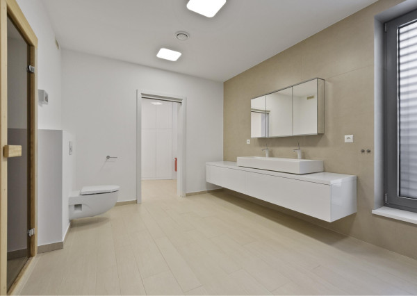 FRANK ZICHER – Predávame rodinnú vilu vo vysokom štandarde na Bratislavskej Kolibe