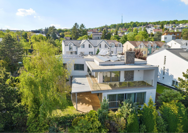 FRANK ZICHER – Predávame rodinnú vilu vo vysokom štandarde na Bratislavskej Kolibe