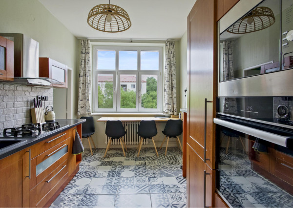 FRANK ZICHER - Prenajímame kompletne zariadený 2-izbový byt, domáci miláčikovia sú vítaní, ihneď k nasťahovaniu