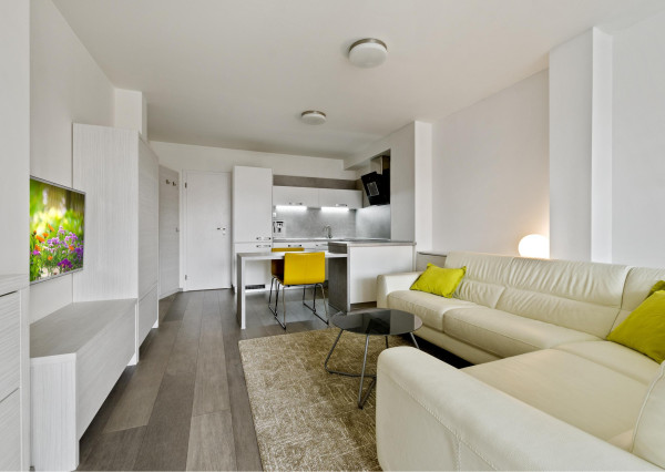 FRANK ZICHER – predávame 1.5 izbový byt s priestrannou lodžiou na Dulovom námestí v 11 ročnej kvalitnej nadstavbe