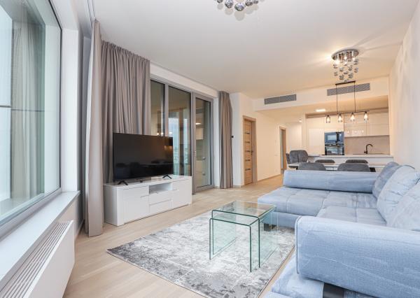 FRANK ZICHER - Prenajímame priestranný 3i byt 98 m² s výhľadom na hrad, SKY PARK VEŽA 2