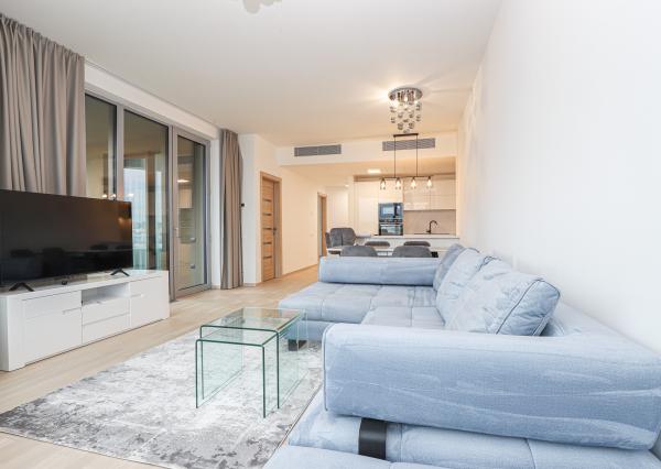 FRANK ZICHER - Prenajímame priestranný 3i byt 98 m² s výhľadom na hrad, SKY PARK VEŽA 2