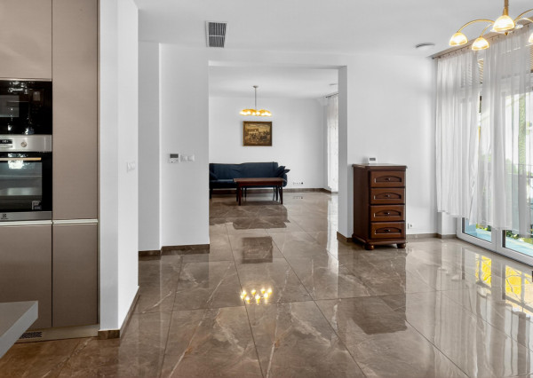 FRANK ZICHER – Prenajímame priestranný 4i byt (157 m2) s terasou v novostavbe na Boženy Nemcovej