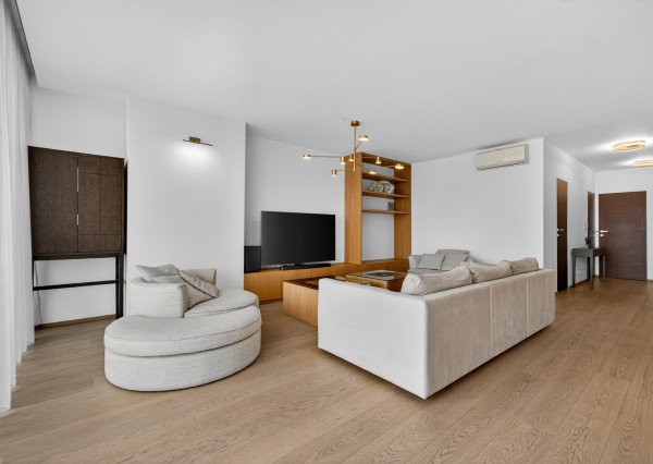 FRANK ZICHER – Predávame priestranný 3 izb. byt s výhľadom so spoločným bazénom a saunou na Kolibe