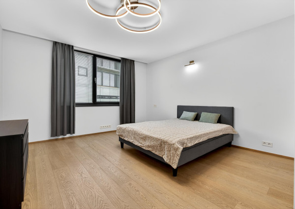 FRANK ZICHER – Predávame priestranný 3 izb. byt s výhľadom so spoločným bazénom a saunou na Kolibe