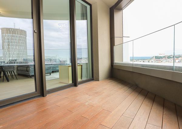 FRANK ZICHER - Prenajímame priestranný 3i byt 98 m² s výhľadom na hrad, SKY PARK VEŽA 2
