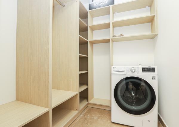 FRANK ZICHER - Prenajímame priestranný 3i byt 98 m² s výhľadom na hrad, SKY PARK VEŽA 2