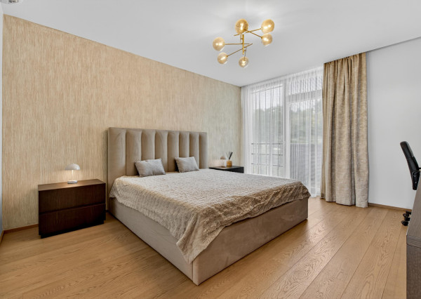 FRANK ZICHER – Predávame priestranný 3 izb. byt s výhľadom so spoločným bazénom a saunou na Kolibe