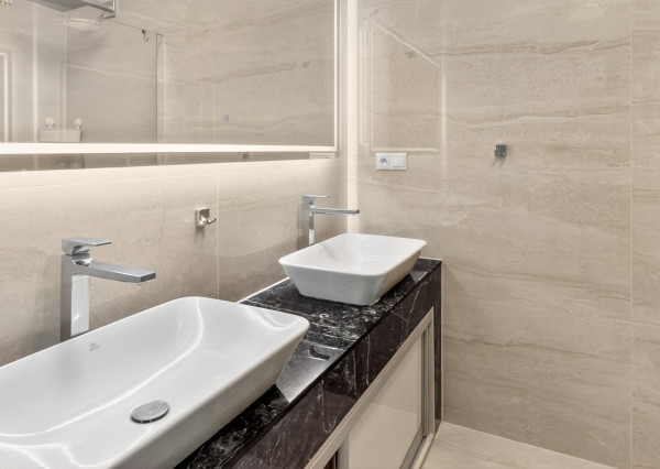 FRANK ZICHER – Prenajímame priestranný 4i byt (157 m2) s terasou v novostavbe na Boženy Nemcovej