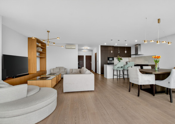 FRANK ZICHER – Predávame priestranný 3 izb. byt s výhľadom so spoločným bazénom a saunou na Kolibe