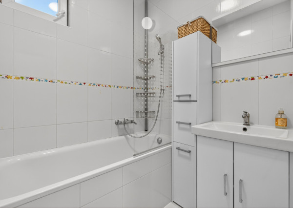 REZERVOVANÉ - Predávame samostatný 4.i rodinný dom s garážou a 4-árovým pozemkom, Bazalková, Malinovo