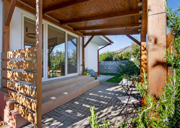 REZERVOVANÉ - Predávame samostatný 4.i rodinný dom s garážou a 4-árovým pozemkom, Bazalková, Malinovo