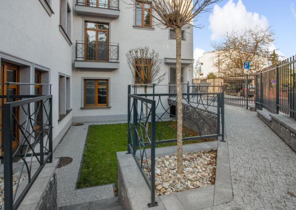 FRANK ZICHER – Prenajímame priestranný 4i byt (157 m2) s terasou v novostavbe na Boženy Nemcovej