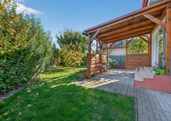 REZERVOVANÉ - Predávame samostatný 4.i rodinný dom s garážou a 4-árovým pozemkom, Bazalková, Malinovo