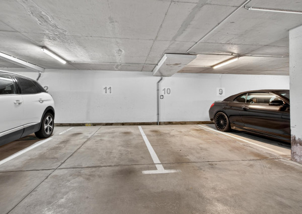 FRANK ZICHER – Predávame priestranný 3 izb. byt s výhľadom so spoločným bazénom a saunou na Kolibe