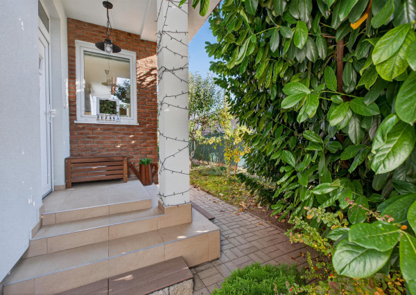 REZERVOVANÉ - Predávame samostatný 4.i rodinný dom s garážou a 4-árovým pozemkom, Bazalková, Malinovo