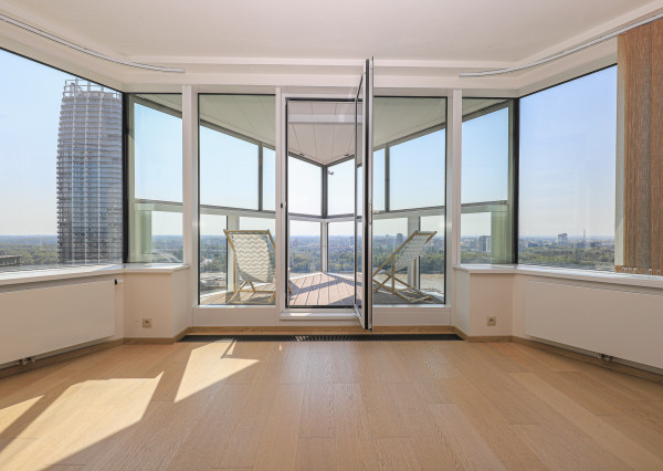 FRANK ZICHER - Prenajímame priestranný 3 izbový byt s výhľadom na Dunaj a Bratislavský hrad