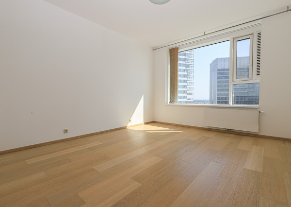 FRANK ZICHER - Prenajímame priestranný 3 izbový byt s výhľadom na Dunaj a Bratislavský hrad