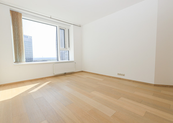 FRANK ZICHER - Prenajímame priestranný 3 izbový byt s výhľadom na Dunaj a Bratislavský hrad