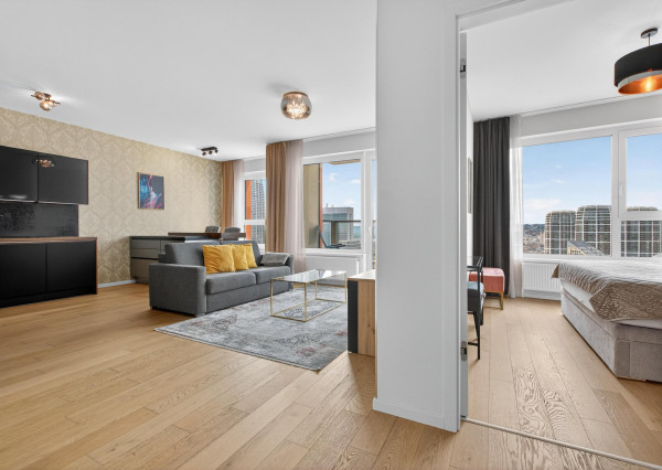 REZERVOVANÉ - Predávame nadštandardný 2. izbový byt v projekte Klingerka na 24. poschodí so západnou orientáciou a výhľadmi na hrad