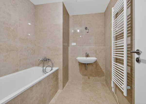 FRANK ZICHER - Predávame 3 izbový apartmán s 2 balkónmi v skolaudovanom projekte METROPOLIS v Downtowne, BA.I.