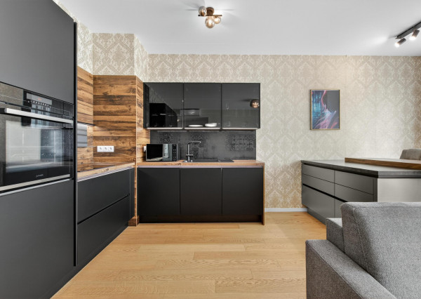 REZERVOVANÉ - Predávame nadštandardný 2. izbový byt v projekte Klingerka na 24. poschodí so západnou orientáciou a výhľadmi na hrad