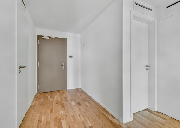 FRANK ZICHER - Predávame 3 izbový apartmán s 2 balkónmi v skolaudovanom projekte METROPOLIS v Downtowne, BA.I.