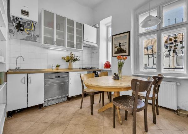 FRANK ZICHER – Predávame 2i byt s podkrovím / for sale: 2-room apartment with an attic and a valid permit