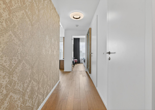 REZERVOVANÉ - Predávame nadštandardný 2. izbový byt v projekte Klingerka na 24. poschodí so západnou orientáciou a výhľadmi na hrad