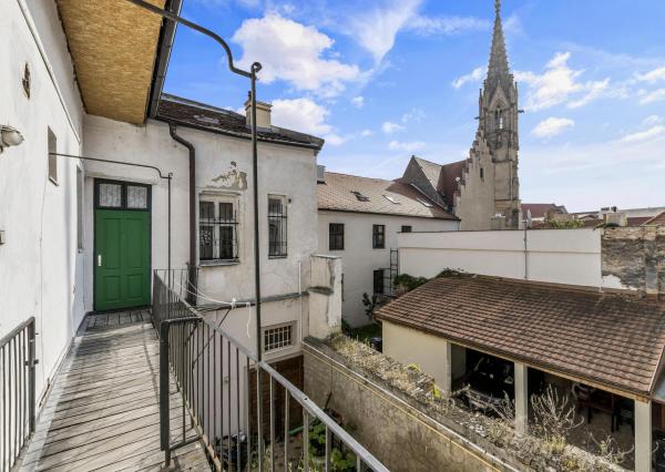 FRANK ZICHER – Predávame 2i byt s podkrovím / for sale: 2-room apartment with an attic and a valid permit