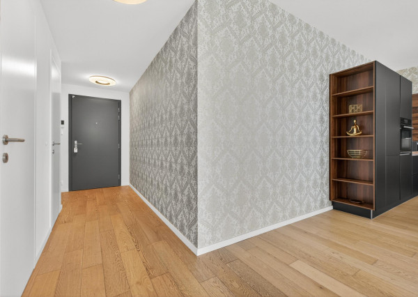 REZERVOVANÉ - Predávame nadštandardný 2. izbový byt v projekte Klingerka na 24. poschodí so západnou orientáciou a výhľadmi na hrad