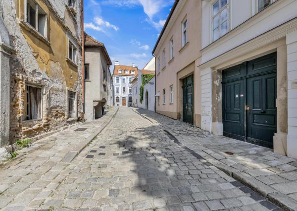 FRANK ZICHER – Predávame 2i byt s podkrovím / for sale: 2-room apartment with an attic and a valid permit