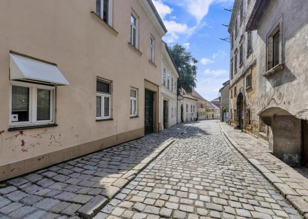 FRANK ZICHER – Predávame 2i byt s podkrovím / for sale: 2-room apartment with an attic and a valid permit