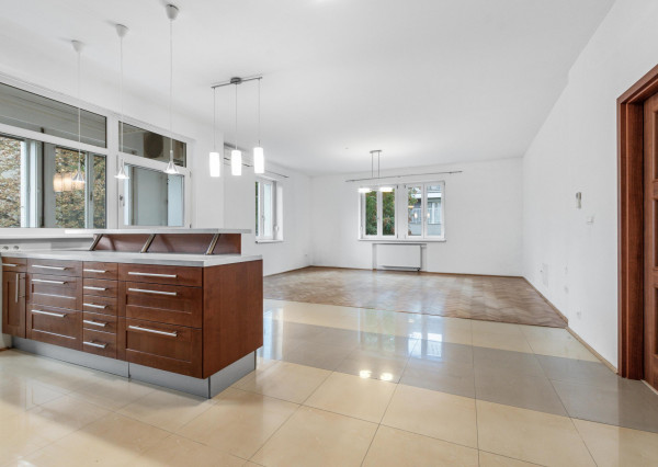 FRANK ZICHER – Predávame priestranný 4-izbový byt v obľúbenej lokalite, Fraňa Kráľa/ Puškinova