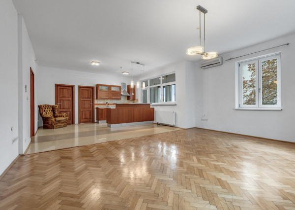 FRANK ZICHER – Predávame priestranný 4-izbový byt v obľúbenej lokalite, Fraňa Kráľa/ Puškinova