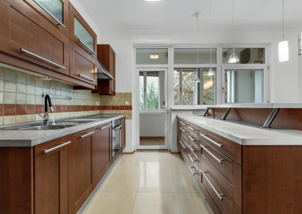 FRANK ZICHER – Predávame priestranný 4-izbový byt v obľúbenej lokalite, Fraňa Kráľa/ Puškinova