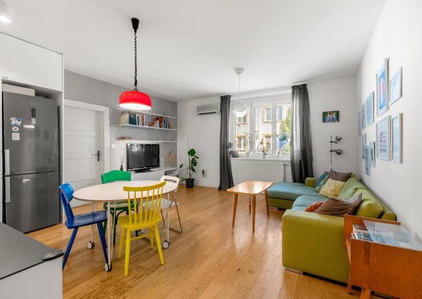 FRANK ZICHER – Predávame priestranný 4-izbový byt v obľúbenej lokalite s krásnym zeleným vnútroblokom