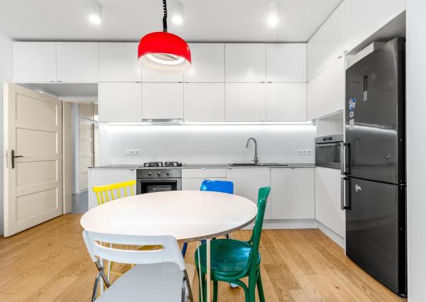 FRANK ZICHER – Predávame priestranný 4-izbový byt v obľúbenej lokalite s krásnym zeleným vnútroblokom