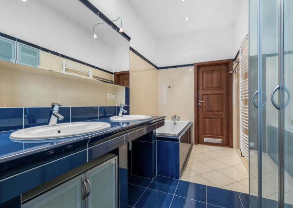 FRANK ZICHER – Predávame priestranný 4-izbový byt v obľúbenej lokalite, Fraňa Kráľa/ Puškinova