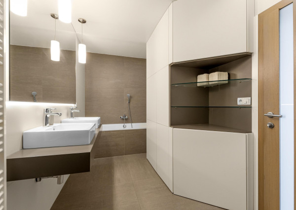 FRANK ZICHER – Predávame veľkometrážny 4.i byt s 2 terasami a výhľadmi na mesto aj Karpaty