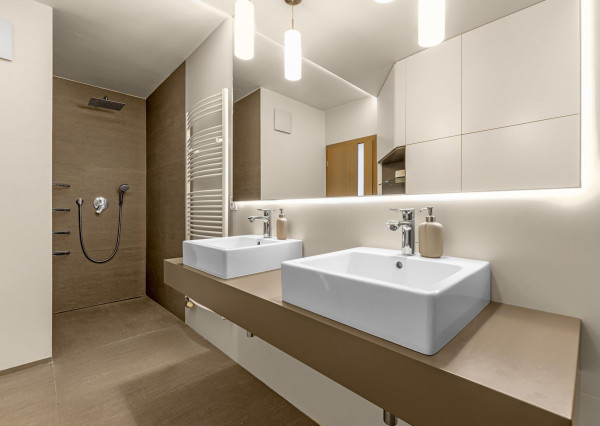 FRANK ZICHER – Predávame veľkometrážny 4.i byt s 2 terasami a výhľadmi na mesto aj Karpaty