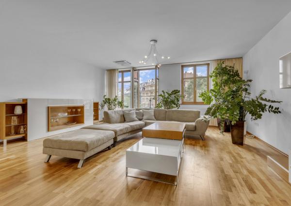 FRANK ZICHER – Predávame veľkometrážny 200m2 byt s 2 garážami v kvalitnej stavbe na námestí SNP - možnosť úpravy na 5.izb byt