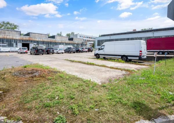 FRANK ZICHER – Prenajímame voľné plochy na parkovanie, skladovanie, skladovacie priestory, Agátova ulica – Dúbravka