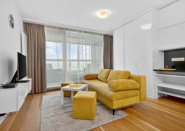 FRANK ZICHER - Prenajímame 2i byt s lodžiou a výhľadom na Staré Mesto v projekte PANORAMA CITY