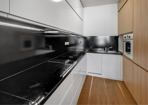 FRANK ZICHER - Predávame útulný 2 izbový byt vo veži II s výhľadom na hrad, projekt PANORAMA CITY