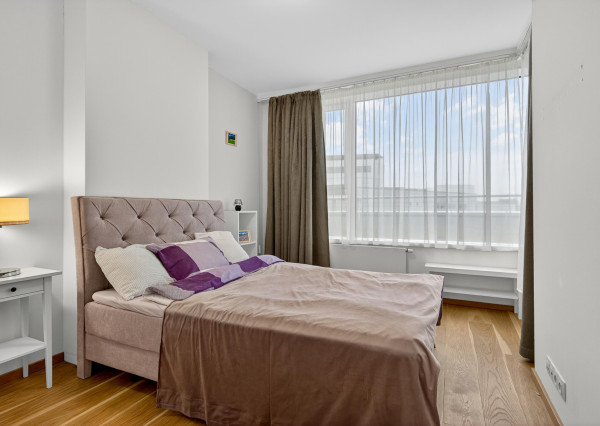 FRANK ZICHER - Predávame útulný 2 izbový byt vo veži II s výhľadom na hrad, projekt PANORAMA CITY