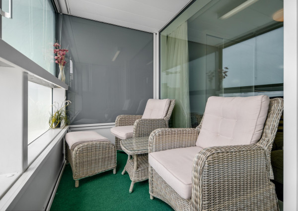 FRANK ZICHER - Predávame útulný 2 izbový byt vo veži II s výhľadom na hrad, projekt PANORAMA CITY