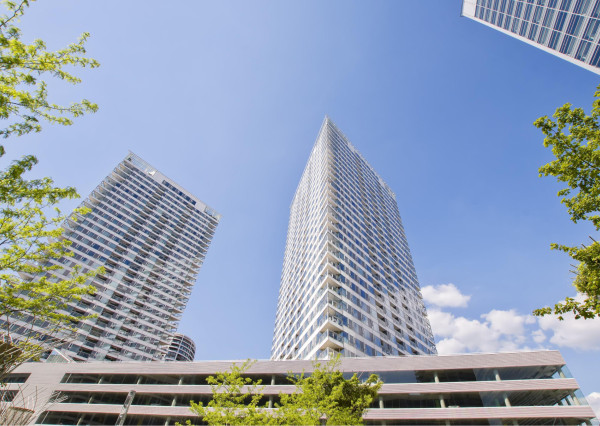 FRANK ZICHER - Prenajímame 2i byt s lodžiou a výhľadom na Staré Mesto v projekte PANORAMA CITY